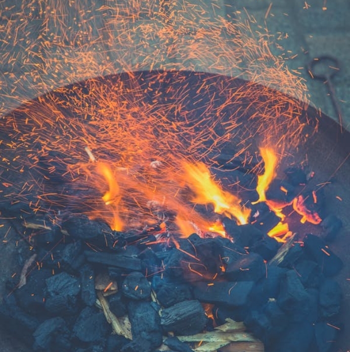 如何调节脱硝催化剂中的氧气浓度？